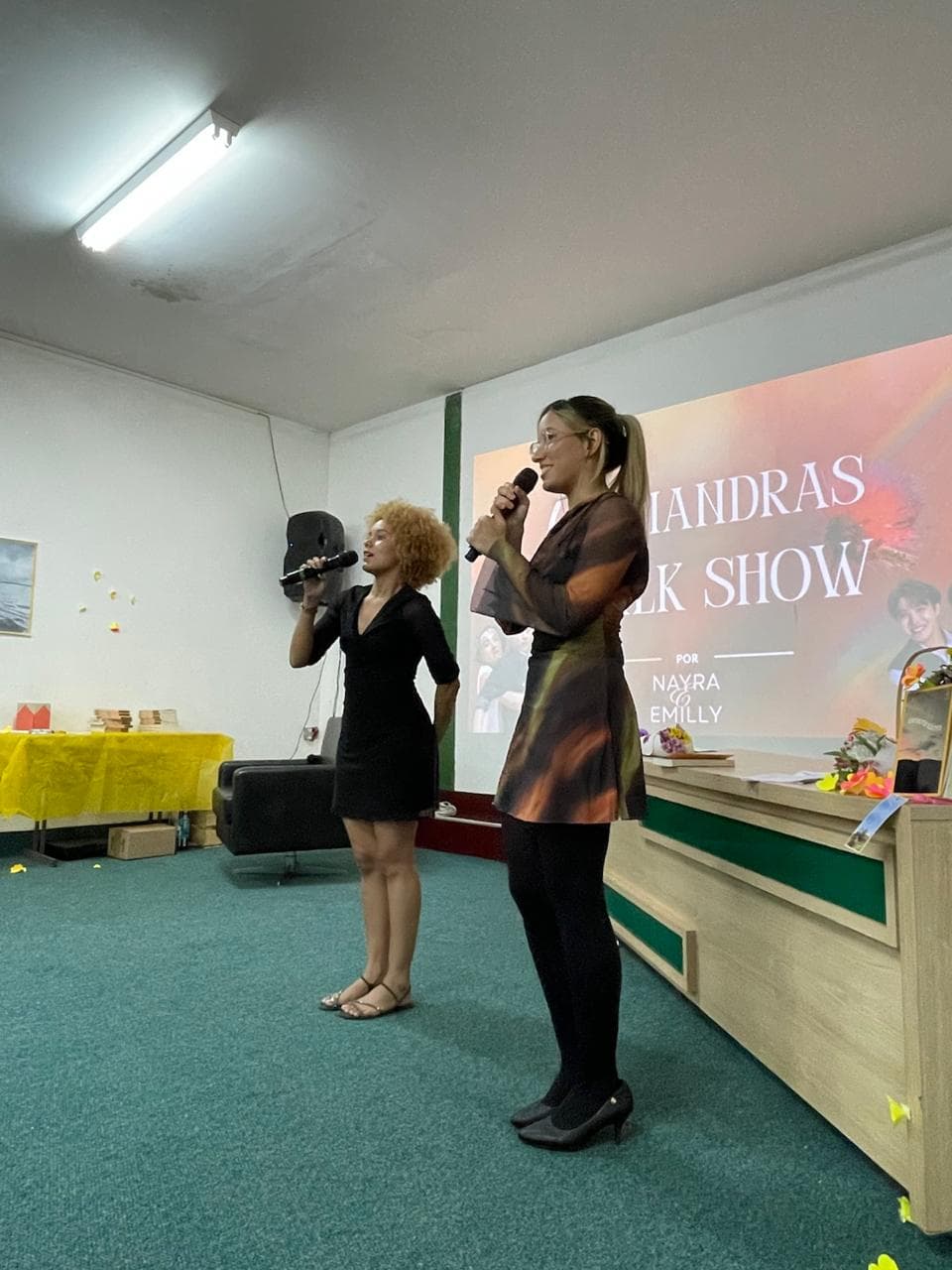 Time Caliandras em momento de diálogo